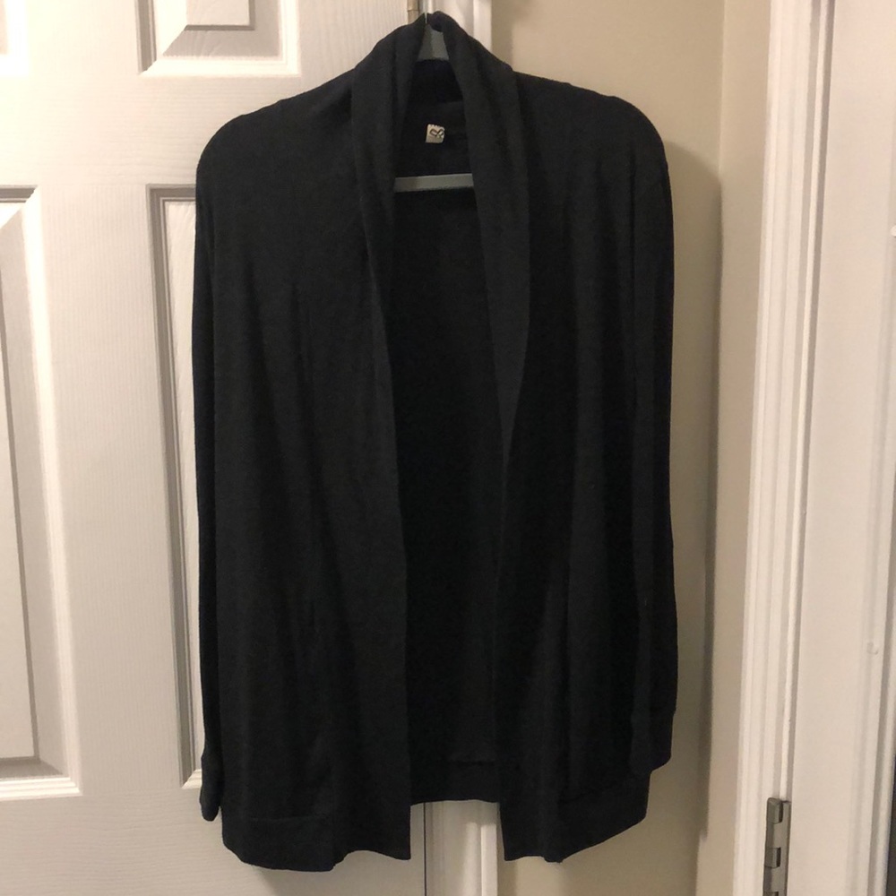 Aritzia (TNA) long sleeve open sweater with pockets.